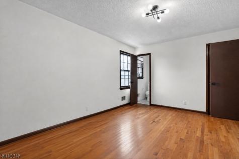 1 Mountain View Court Clinton NJ 08833
