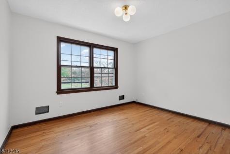1 Mountain View Court Clinton NJ 08833