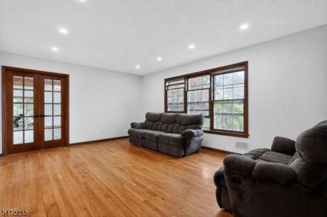 1 Mountain View Court Clinton NJ 08833