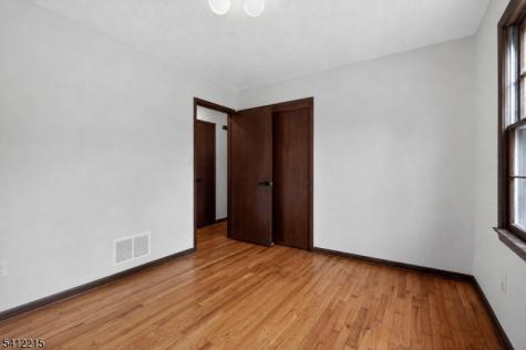 1 Mountain View Court Clinton NJ 08833