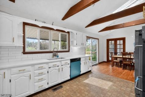 1 Mountain View Court Clinton NJ 08833