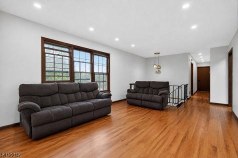 1 Mountain View Court Clinton NJ 08833