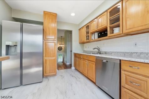 14 Harwich Road Lopatcong NJ 08865