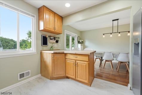 14 Harwich Road Lopatcong NJ 08865