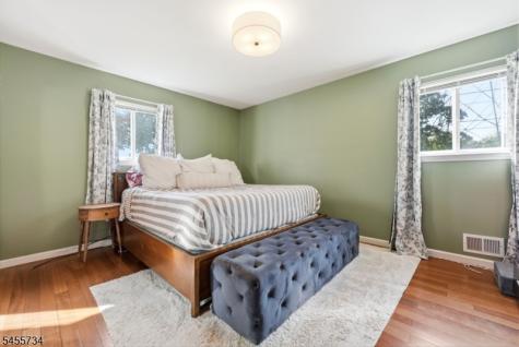 14 Harwich Road Lopatcong NJ 08865