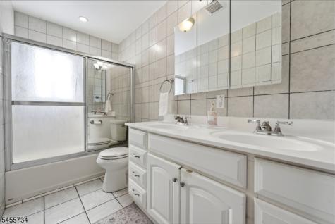 14 Harwich Road Lopatcong NJ 08865