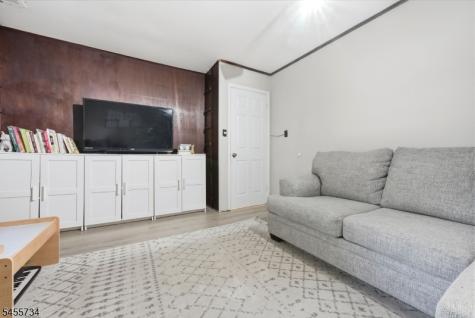 14 Harwich Road Lopatcong NJ 08865