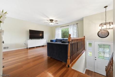 14 Harwich Road Lopatcong NJ 08865