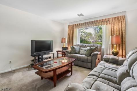 7 Hanover Avenue Warren NJ 07059