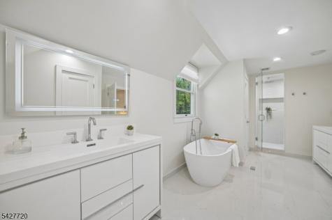 58 Merrywood Lane Millburn NJ 07078