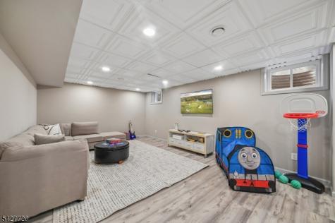 58 Merrywood Lane Millburn NJ 07078
