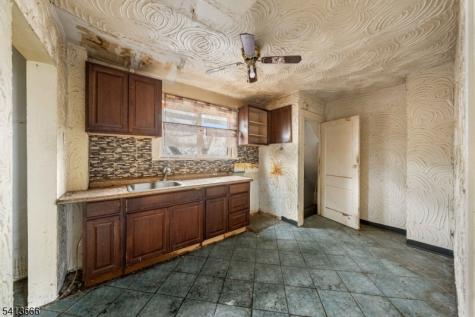 9 Stratford Place Irvington NJ 07111