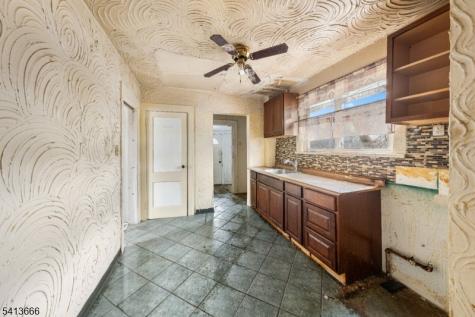 9 Stratford Place Irvington NJ 07111