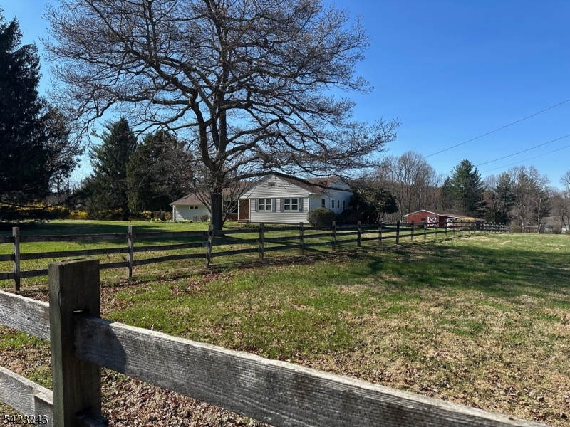 1 Scarlet Oak Road Tewksbury NJ 07830