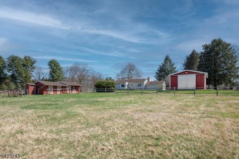 1 Scarlet Oak Road Tewksbury NJ 07830