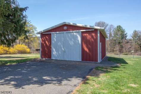 1 Scarlet Oak Road Tewksbury NJ 07830