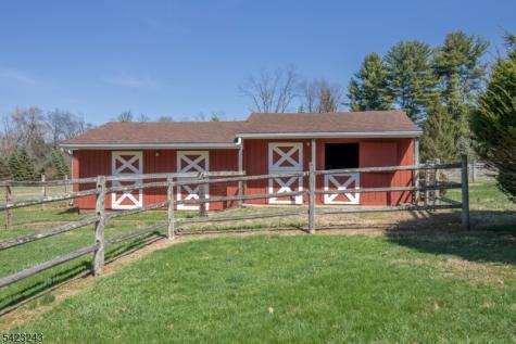 1 Scarlet Oak Road Tewksbury NJ 07830