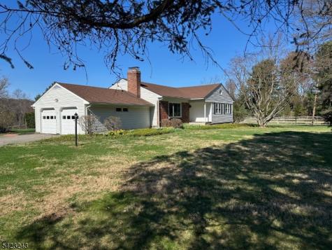 1 Scarlet Oak Road Tewksbury NJ 07830