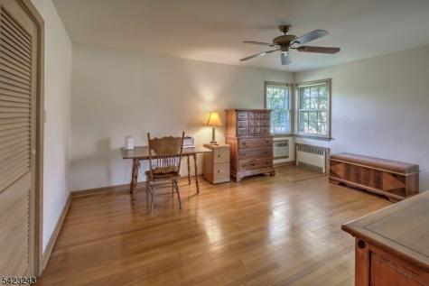 1 Scarlet Oak Road Tewksbury NJ 07830