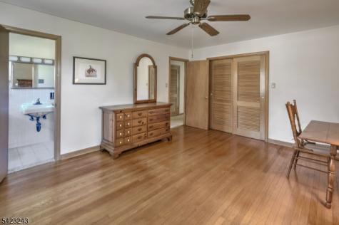 1 Scarlet Oak Road Tewksbury NJ 07830