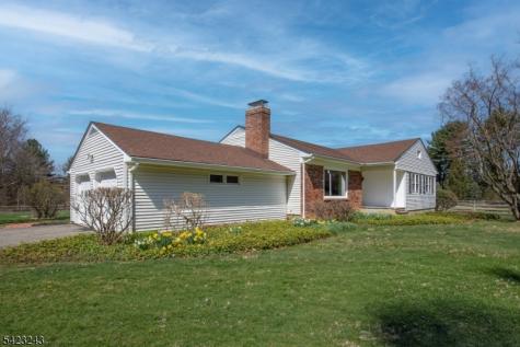 1 Scarlet Oak Road Tewksbury NJ 07830