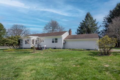 1 Scarlet Oak Road Tewksbury NJ 07830