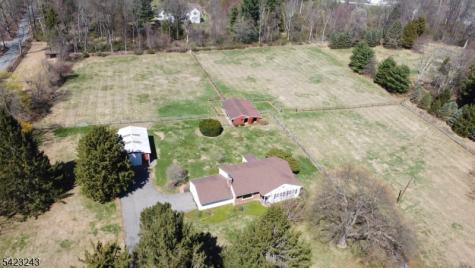 1 Scarlet Oak Road Tewksbury NJ 07830
