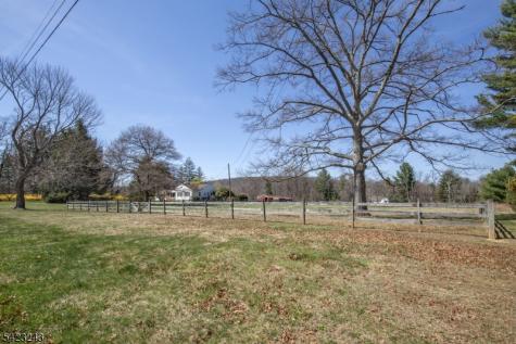 1 Scarlet Oak Road Tewksbury NJ 07830