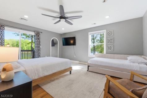 931 Plymouth Lake Drive Stillwater NJ 07860