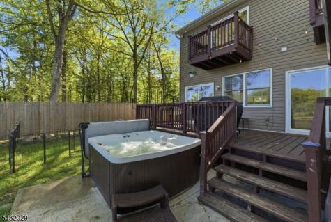 931 Plymouth Lake Drive Stillwater NJ 07860