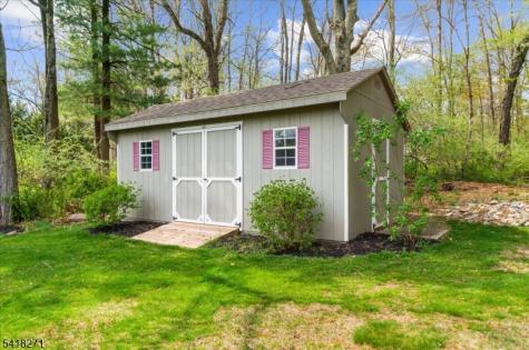 9 Hartley Court Alexandria NJ 08848