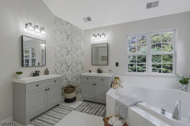 2 Saunders Lane Mount Olive NJ 07840