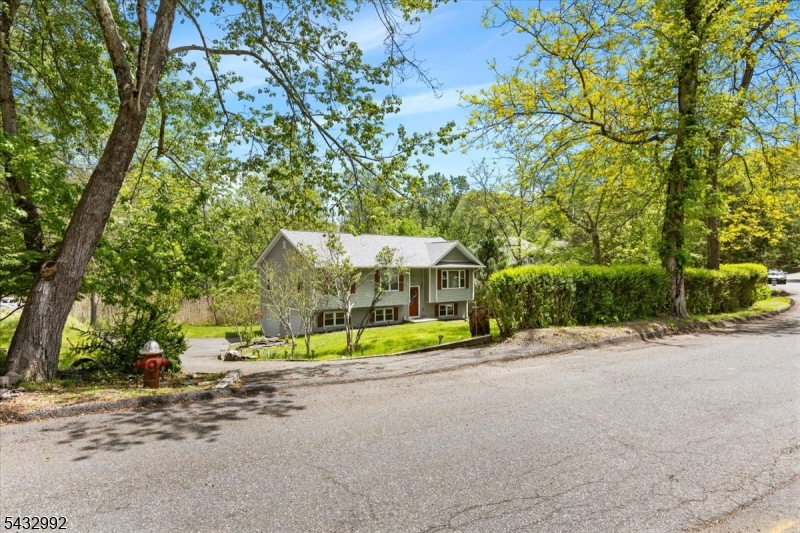 47 Winding Way Byram NJ 07821