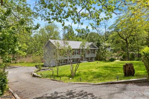 47 Winding Way Byram NJ 07821
