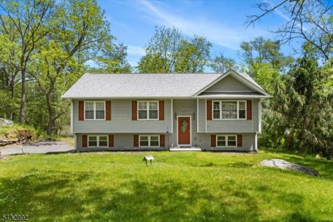 47 Winding Way Byram NJ 07821