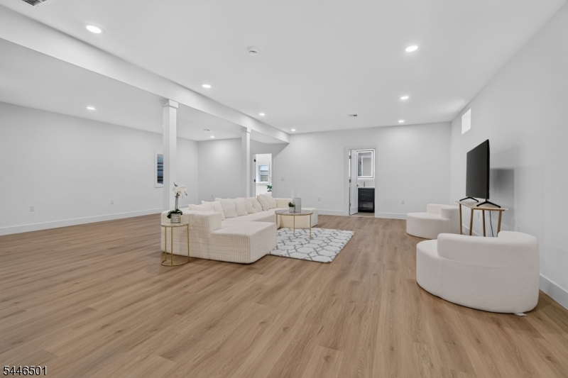 43 Oakwood Avenue Livingston NJ 07039