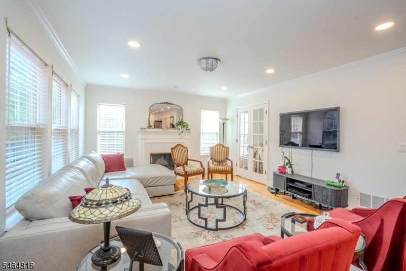6 Fountain Drive Franklin NJ 08873
