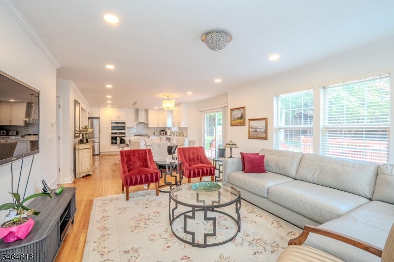 6 Fountain Drive Franklin NJ 08873