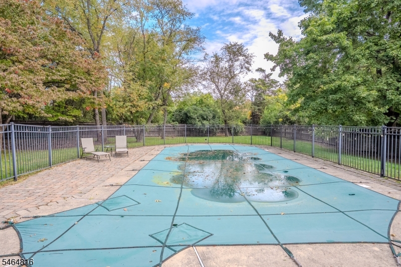 6 Fountain Drive Franklin NJ 08873
