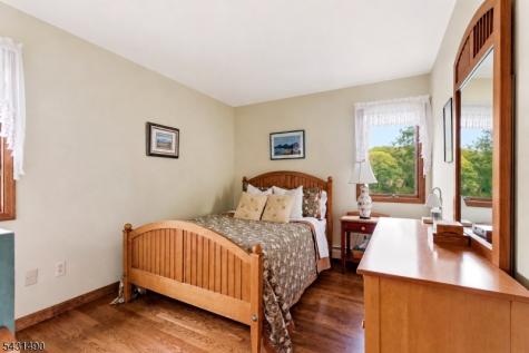 32 W Lakeview Trail Jefferson NJ 07885