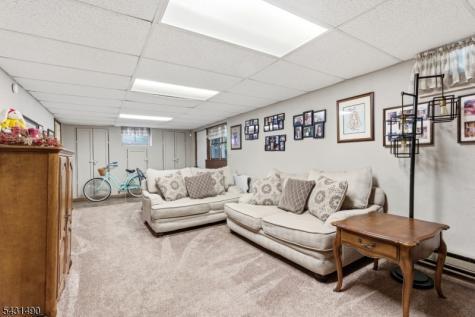 32 W Lakeview Trail Jefferson NJ 07885