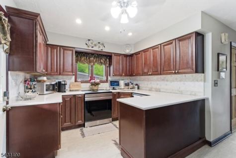 32 W Lakeview Trail Jefferson NJ 07885