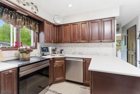 32 W Lakeview Trail Jefferson NJ 07885
