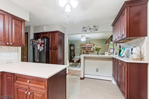32 W Lakeview Trail Jefferson NJ 07885