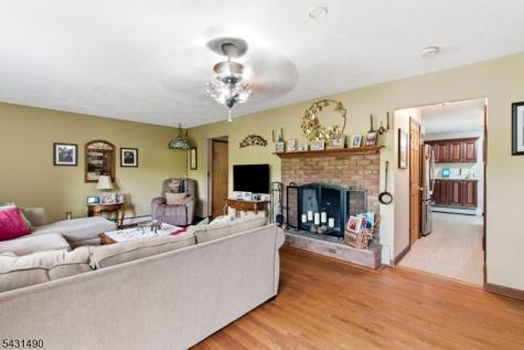 32 W Lakeview Trail Jefferson NJ 07885