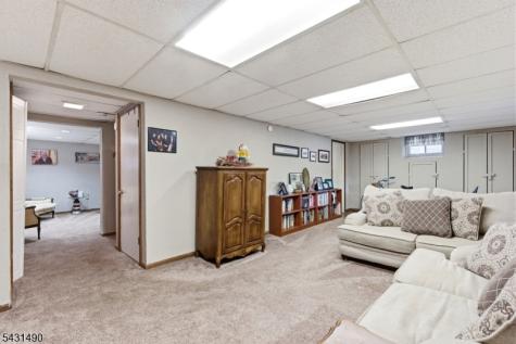 32 W Lakeview Trail Jefferson NJ 07885