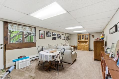 32 W Lakeview Trail Jefferson NJ 07885