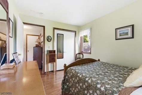 32 W Lakeview Trail Jefferson NJ 07885