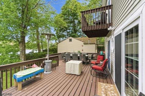 32 W Lakeview Trail Jefferson NJ 07885