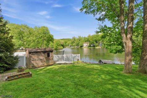 32 W Lakeview Trail Jefferson NJ 07885